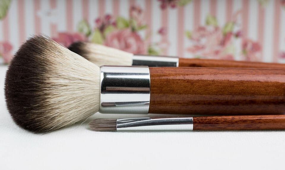 Powder brush makeup